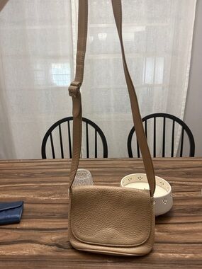 Vintage Coach - Leather Crossbody Bag in Tan - Classic Everyday Shoulder Bag